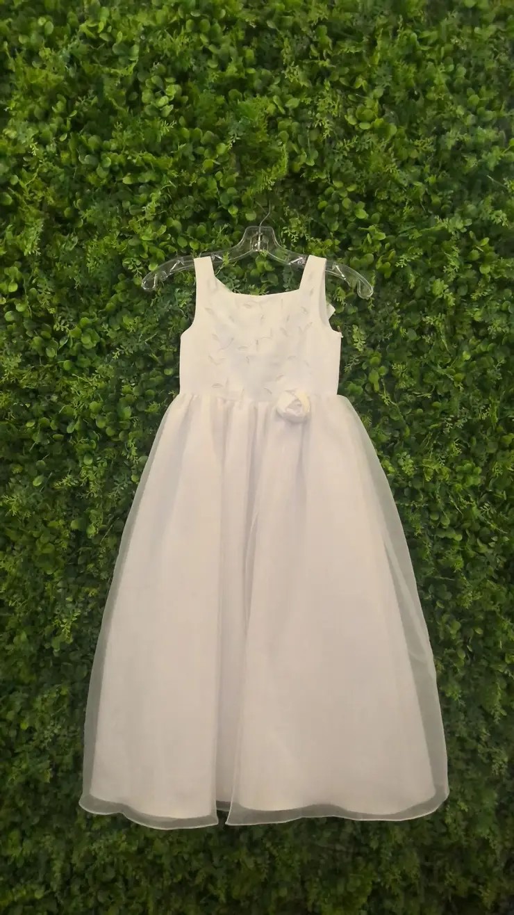 Top Flower Girl Dress Trends for the Upcoming Wedding Season Image